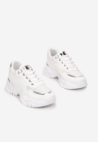 Born2be - Białe Sneakersy Piremisa. Wysokość cholewki: przed kostkę. Nosek buta: okrągły. Kolor: biały. Materiał: nubuk, syntetyk, materiał, jeans, lakier. Szerokość cholewki: normalna. Wzór: aplikacja