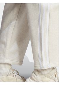 Adidas - adidas Spodnie dresowe Essentials 3-Stripes Open Hem Fleece IM0248 Écru Loose Fit. Materiał: bawełna #3