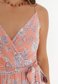 Born2be - Różowa Sukienka Komley. Kolor: różowy. Materiał: materiał, wiskoza. Długość rękawa: na ramiączkach. Wzór: nadruk. Typ sukienki: kopertowe. Długość: maxi #6