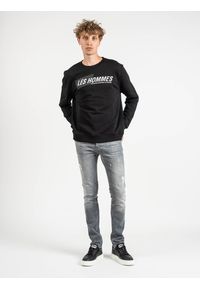 Les Hommes Bluza | LLH401-758P | Round Neck Sweater | Mężczyzna | Czarny. Okazja: na co dzień. Kolor: czarny. Materiał: bawełna. Wzór: nadruk. Styl: casual #1