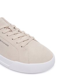 TOMMY HILFIGER - Tommy Hilfiger Sneakersy Th Court Premium Suede FM0FM05880 Beżowy jasny. Kolor: beżowy. Materiał: skóra, zamsz #2