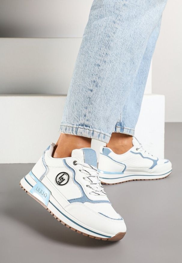 Born2be - Biało-Niebieskie Sneakersy Ozdobione Metaliczną Aplikacją Zolamira. Okazja: na co dzień. Zapięcie: sznurówki. Kolor: biały. Materiał: jeans. Wzór: aplikacja. Sezon: wiosna, jesień. Obcas: na płaskiej podeszwie