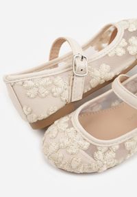 Born2be - Beżowe Siateczkowe Balerinki z Paskiem z Klamerką Zdobione Kwiatowym Haftem Canlea. Okazja: na spacer, na co dzień, na uczelnię, na imprezę. Zapięcie: pasek. Kolor: beżowy. Materiał: jeans. Wzór: aplikacja, haft, kwiaty. Styl: casual #6