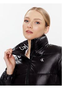 Calvin Klein Jeans Kurtka puchowa J20J220332 Czarny Regular Fit. Kolor: czarny. Materiał: syntetyk, puch