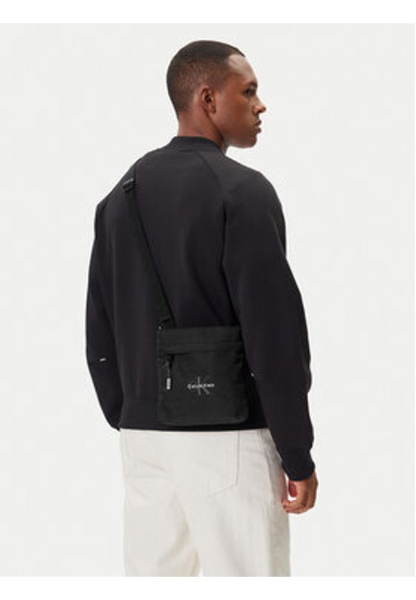 Calvin Klein Saszetka Bold Flatpack LV04D3178G Beżowy. Kolor: beżowy. Materiał: materiał