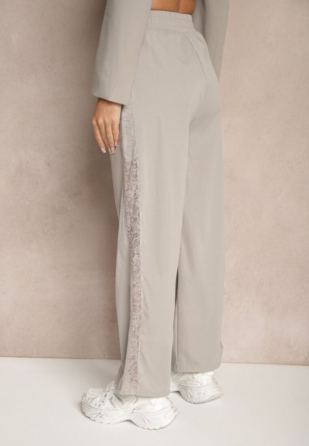 Renee - Jasnoszare Szerokie Spodnie z Bawełną High Waist Ozdobione Koronką Efandiela. Okazja: na co dzień, na imprezę. Stan: podwyższony. Kolor: szary. Materiał: koronka, bawełna. Długość: długie. Wzór: koronka, aplikacja. Styl: casual, elegancki