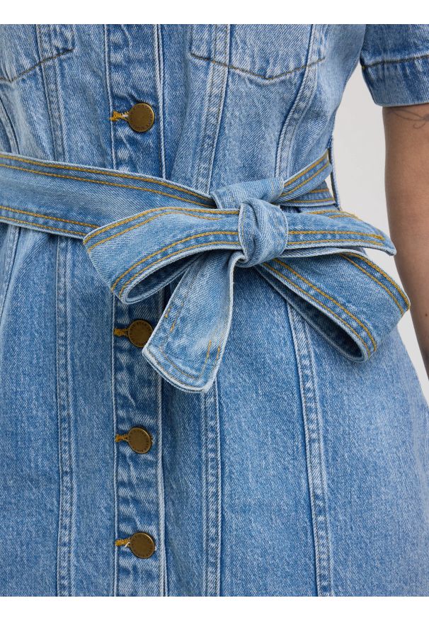 Big-Star - Sukienka damska mini jeansowa z krótkim rękawem niebieska Josie 304. Okazja: na co dzień. Kolor: niebieski. Materiał: jeans. Długość rękawa: krótki rękaw. Sezon: lato. Styl: klasyczny, casual. Długość: mini