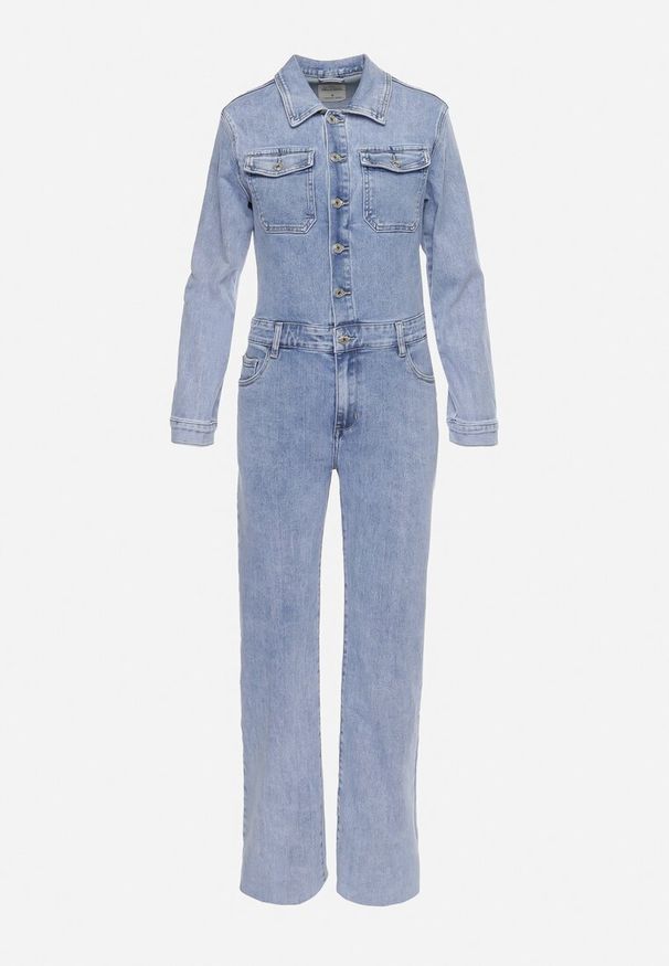 Born2be - Niebieski Jeansowy Kombinezon z Bawełny z Długim Rękawem i Spodniami Zapinany na Guziki Lystar. Okazja: na co dzień. Kolor: niebieski. Materiał: jeans, bawełna. Długość rękawa: długi rękaw. Długość: długie. Styl: elegancki, casual