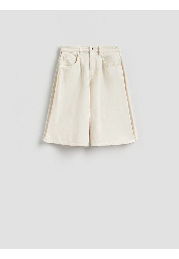 Reserved - Jeansowe bermudy - kremowy. Kolor: kremowy. Materiał: jeans