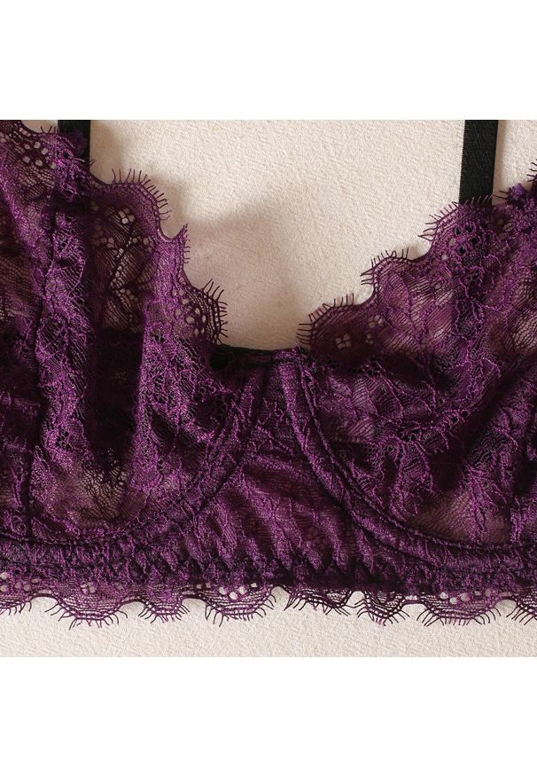 Intica - Zestaw bielizny koronkowej na specjalne okazje Annarosa. Kolor: fioletowy. Materiał: koronka