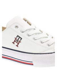 TOMMY HILFIGER - Białe Trampki Tommy Hilfiger Modne Buty Damskie. Okazja: do pracy, na uczelnię. Kolor: biały. Materiał: materiał, skóra ekologiczna. Szerokość cholewki: normalna. Wzór: aplikacja. Styl: sportowy #8