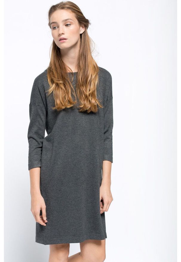 Vero Moda - Sukienka. Okazja: na co dzień. Kolor: szary. Materiał: dzianina. Wzór: gładki. Typ sukienki: proste. Styl: casual