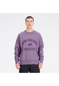 Bluza męska New Balance MT33550SHW – fioletowa. Typ kołnierza: bez kaptura. Kolor: fioletowy. Materiał: prążkowany, bawełna. Wzór: napisy #1