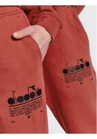 Diadora Spodnie dresowe Unisex Manifesto 502.179480 Czerwony Loose Fit. Kolor: czerwony. Materiał: dresówka, bawełna