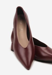 Renee - Bordowe Czółenka na Słupku Vices ze Skórzaną Wkładką Alinire. Kolor: czerwony. Materiał: skóra. Obcas: na słupku. Styl: elegancki #5