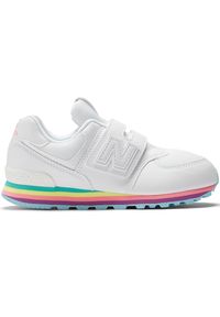 Buty dziecięce New Balance PV574KIJ – białe. Okazja: na uczelnię, na co dzień. Zapięcie: rzepy. Kolor: biały. Materiał: guma, syntetyk, materiał. Szerokość cholewki: normalna. Model: New Balance 574. Sport: turystyka piesza #1