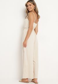 Born2be - Jasnobeżowy Kombinezon na Cienkich Regulowanych Ramiączkach ze Ściągaczem w Talii Huetta. Okazja: na co dzień. Kolor: beżowy. Materiał: jeans. Długość rękawa: na ramiączkach. Długość: długie. Styl: sportowy, casual, elegancki #6