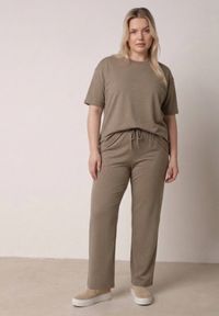 Born2be - Zielony Komplet Bawełniany o Fasonie Oversize T-shirt i Spodnie Azilane. Kolor: zielony. Materiał: bawełna #1