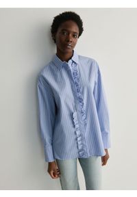 Reserved - Koszula z falbanką - niebieski. Kolor: niebieski. Materiał: bawełna, tkanina