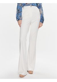 Guess Spodnie materiałowe W4RB28 KBJP2 Écru Boot Fit. Materiał: wiskoza