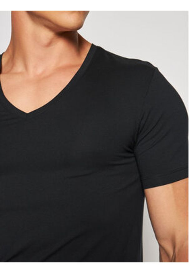 Hanro Podkoszulek Superior 3089 Czarny Slim Fit. Kolor: czarny. Materiał: bawełna