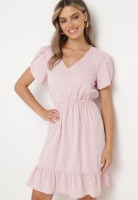 Born2be - Jasnoróżowa Rozkloszowana Sukienka z Gumką w Talii i Falbanką Welimia. Kolor: różowy #5