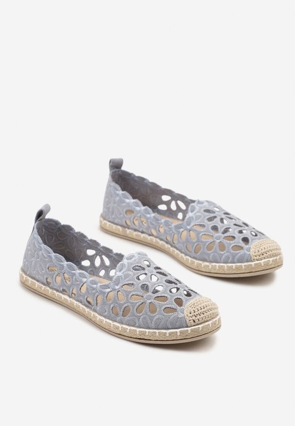 Renee - Jasnoniebieskie Espadryle Ażurowe z Plecionym Noskiem Xalkio. Okazja: na co dzień, na spacer. Kolor: niebieski. Wzór: ażurowy. Styl: klasyczny, elegancki, casual