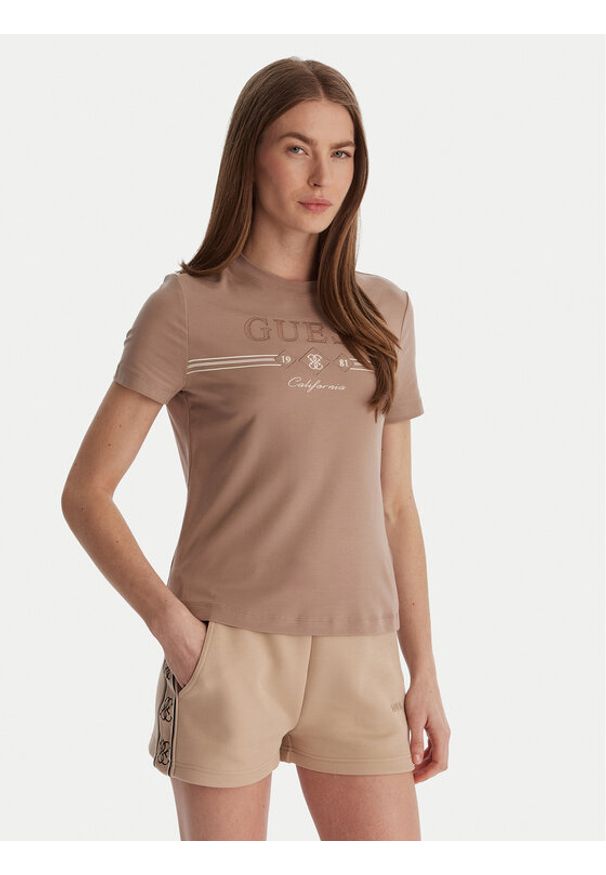 Guess T-Shirt V6GI06 K2967 Beżowy Regular Fit. Kolor: beżowy. Materiał: lyocell