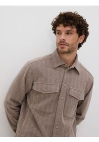 Reserved - Koszula comfort z wiskozą - beżowy. Kolor: beżowy. Materiał: wiskoza