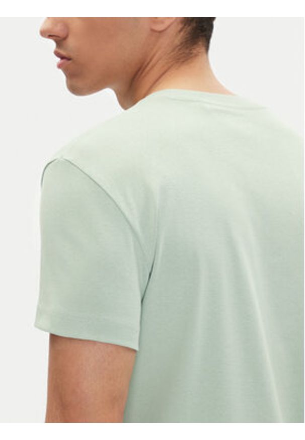 Mustang T-Shirt Allen 1016486 Zielony Slim Fit. Kolor: zielony. Materiał: bawełna