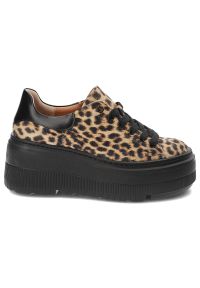 Beżowe Sneakersy Armodo Modne Obuwie Damskie Pantera. Okazja: na co dzień, na spacer, na uczelnię. Kolor: beżowy, czarny. Materiał: materiał. Wzór: motyw zwierzęcy. Styl: casual #7