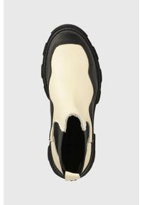 Steve Madden sztyblety skórzane Merilyn damskie kolor beżowy na platformie. Nosek buta: okrągły. Kolor: beżowy. Materiał: skóra. Obcas: na platformie #4