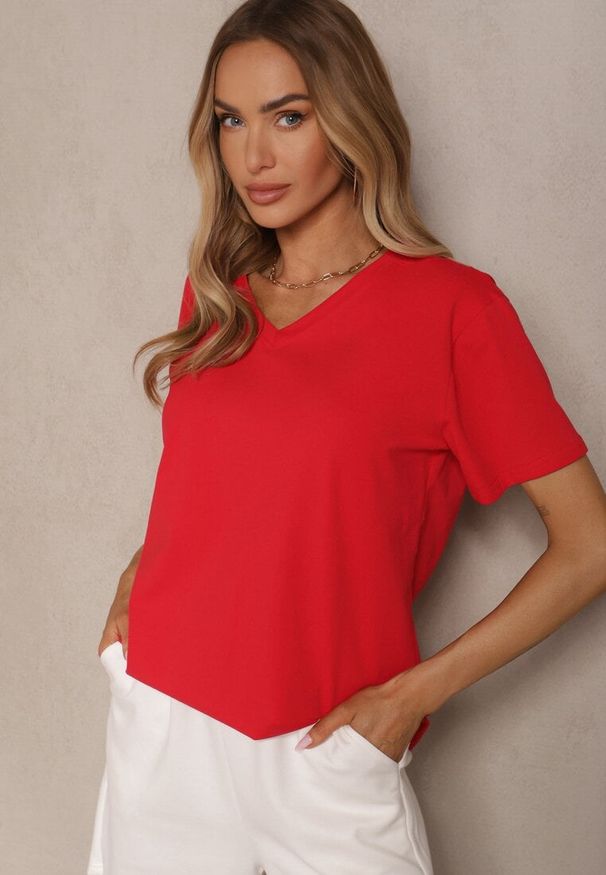 Renee - Czerwony T-shirt z Bawełny z Dekoltem w Serek Tanirea. Typ kołnierza: dekolt w serek. Kolor: czerwony. Materiał: bawełna. Sezon: lato