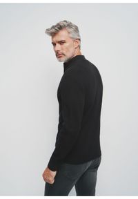 Ochnik - Czarny sweter męski zapinany na suwak. Typ kołnierza: kołnierzyk stójkowy. Kolor: czarny. Materiał: bawełna #3