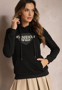 Renee - Czarna Bluza Kangurka Ocieplona Polarem z Ozdobnym Nadrukiem Elili. Okazja: na co dzień. Kolor: czarny. Materiał: polar. Wzór: nadruk. Styl: elegancki, casual