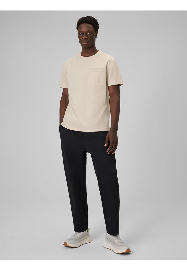 4f - 4F T-shirt regular gładki męski - beżowy S. Okazja: na co dzień. Kolor: beżowy. Materiał: bawełna, dzianina. Długość rękawa: krótki rękaw. Długość: krótkie. Wzór: gładki. Styl: casual