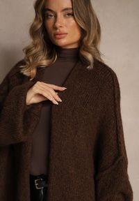 Renee - Brązowy Niezapinany Kardigan Nietoperzowy z Dodatkiem Wełny i Wiskozy Rallidia. Kolor: brązowy. Materiał: wełna, wiskoza. Wzór: gładki #4