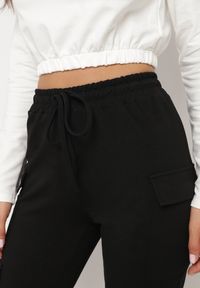 Born2be - Biało-Czarny Komplet Dresowy Spodnie z Elastyczną Gumką w Pasie i Krótka Bluza Migorra. Kolor: biały. Materiał: dresówka #4