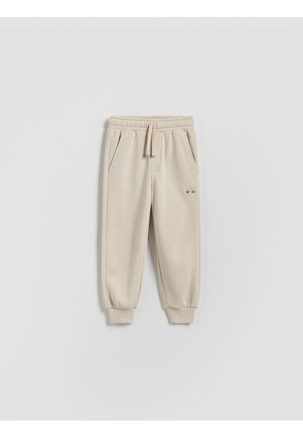 Reserved - Bawełniane spodnie jogger - beżowy. Kolor: beżowy. Materiał: bawełna