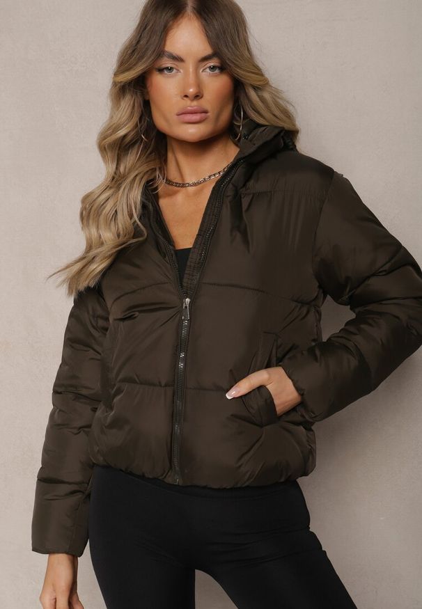Renee - Ciemnozielona Kurtka Pikowana Wykończona Kapturem Aviatoria. Okazja: do pracy, na co dzień. Kolor: zielony. Materiał: jeans. Styl: casual, elegancki