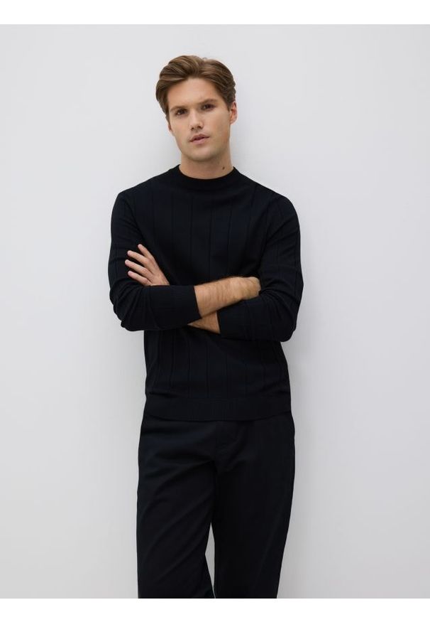 Reserved - Sweter z wiskozą - czarny. Kolor: czarny. Materiał: wiskoza