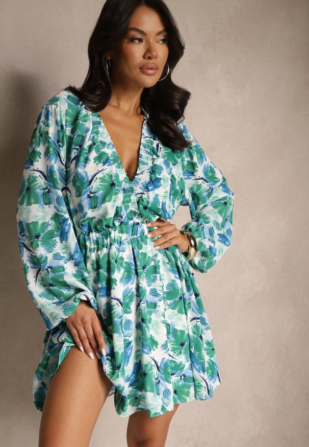 Renee - Zielona Rozkloszowana Sukienka z Kwiatowym Wzorem Lilvezina. Okazja: na co dzień. Kolor: zielony. Materiał: skóra. Długość rękawa: długi rękaw. Wzór: kwiaty. Typ sukienki: proste. Styl: elegancki, casual