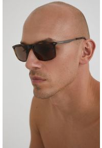 Emporio Armani Okulary przeciwsłoneczne męskie kolor brązowy. Kształt: prostokątne. Kolor: brązowy