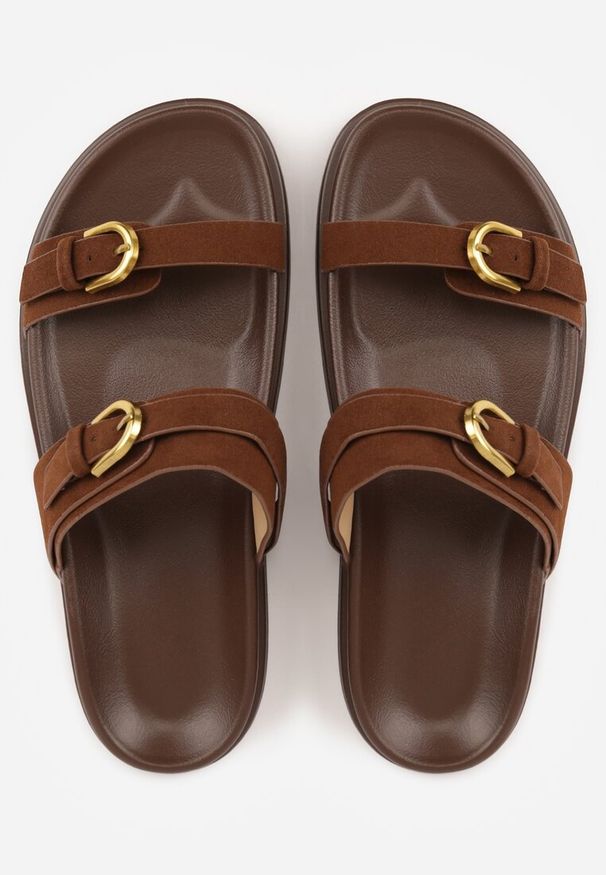 Renee - Ciemnobrązowe Klapki Ozdobione Metalicznymi Klamrami Zelivra. Kolor: brązowy. Wzór: aplikacja. Sezon: lato. Styl: elegancki, boho