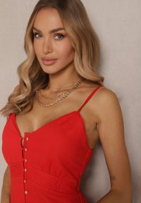 Renee - Czerwona Rozkloszowana Sukienka z Bawełny z Guzikami i Regulowanymi Ramiączkami Lorbia. Okazja: na co dzień. Typ kołnierza: dekolt w serek. Kolor: czerwony. Materiał: bawełna. Długość rękawa: na ramiączkach. Typ sukienki: rozkloszowane. Styl: casual