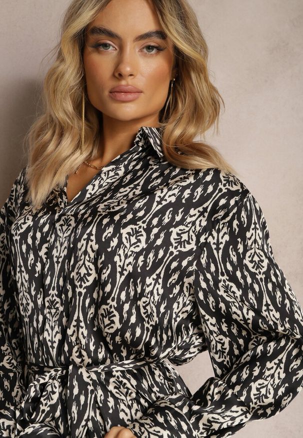 Renee - Czarna Pudełkowa Sukienka Mini z Wiązanym Paskiem Iina. Kolor: czarny. Materiał: materiał, tkanina, satyna. Wzór: kwiaty. Długość: mini