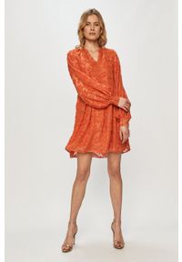 Vero Moda - Sukienka. Okazja: na co dzień. Kolor: pomarańczowy. Długość rękawa: długi rękaw. Typ sukienki: proste. Styl: casual #2