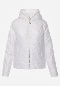 Born2be - Biała Kurtka Pikowana z Nieodpinanym Kapturem i Aplikacją na Rękawie Endora. Okazja: na spacer, na co dzień. Kolor: biały. Materiał: poliester, jeans. Wzór: aplikacja. Styl: casual, elegancki #2