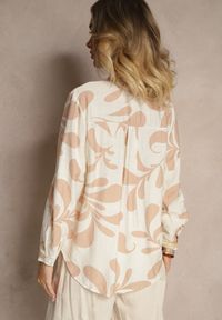 Renee - Jasnobeżowa Wiskozowa Bluzka o Koszulowym Kroju z Dekoltem w Serek w Roślinny Print Kolaniria. Okazja: na co dzień. Typ kołnierza: dekolt w serek. Kolor: beżowy. Materiał: wiskoza. Wzór: nadruk. Styl: casual, elegancki #3