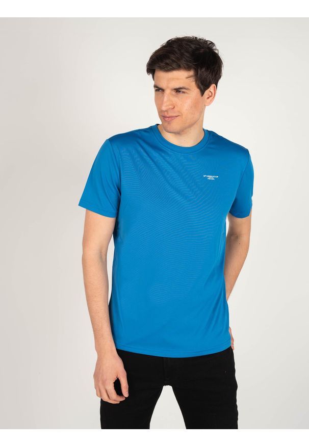 North Sails X Prada T-shirt "Mistral" | 45 2303 000 | T-shirt Mistral | Mężczyzna | Niebieski. Okazja: na co dzień. Kolor: niebieski. Materiał: poliester. Wzór: aplikacja, nadruk. Styl: casual